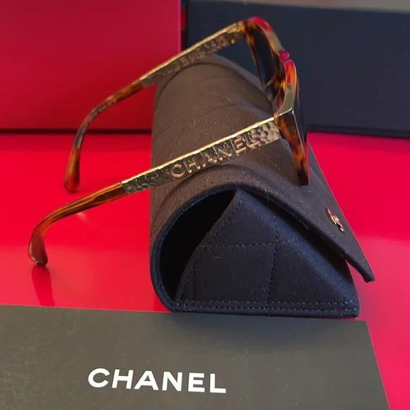 CHANEL Pantos Sunglasses New Collection brand new with kit from Holt Renfrew - Picture 4 of 17